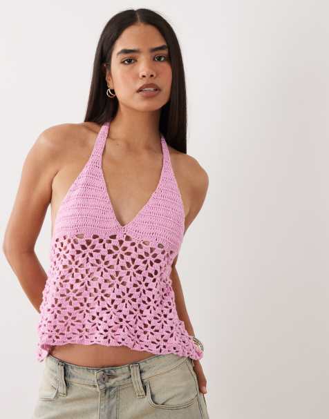 Kiwi & Co – Handgestricktes Neckholder-Oberteil in Rosa mit Rückenausschnitt und gehäkeltem Blumendetail - view 1
