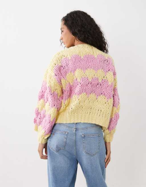 Kiwi & Co – Hugs & Kisses – Gul och rosa, handstickad, bubbelstickad kofta, 5 av 5