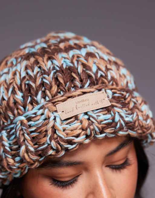 Kiwi & Co – Love Note – Handgestrickte Grobstrickmütze in Schokobraun und Blau, 2 von 3