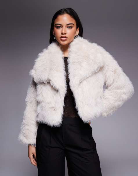 Kiwi & Co – Lyla – Cropped-Jacke aus Kunstpelz in Creme mit Oversize-Kragendetail - view 1