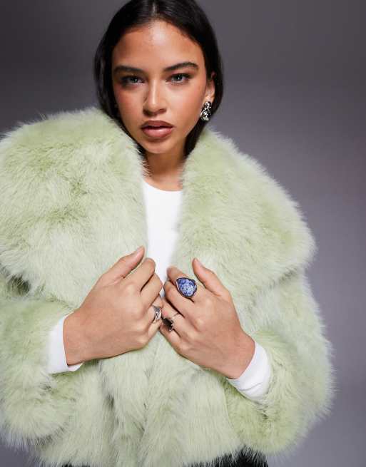 Kiwi & Co Lyla faux fur oversized collar detail cropped jacket in