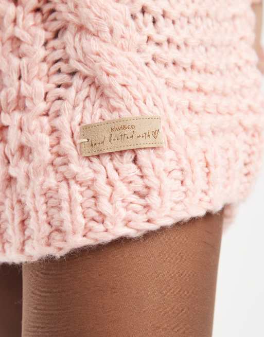 Kiwi & Co – Orla – Handgestricktes Oversize-Minipulloverkleid in Rosa mit Zopfmuster, 3 von 4