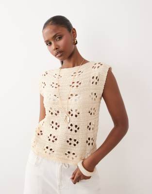 Top à mancherons en maille crochetée fleurie - Crème-Blanc L