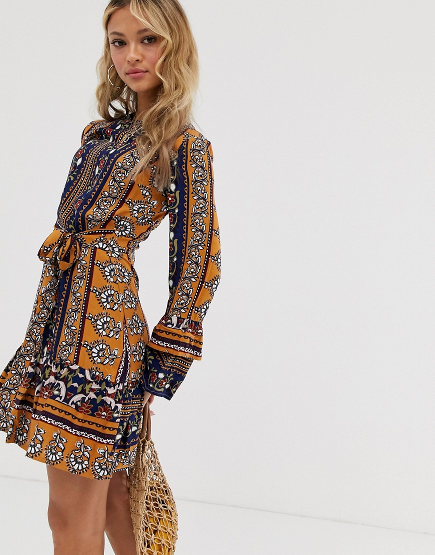 Kjole i blandet print med fast bælte fra Parisian-Multifarvet