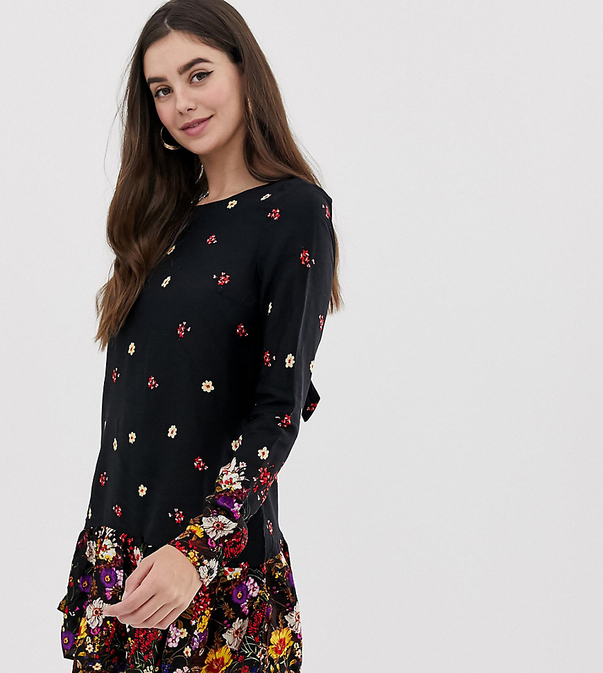 Kjole med blomsterkant print fra New Look Tall-Multifarvet