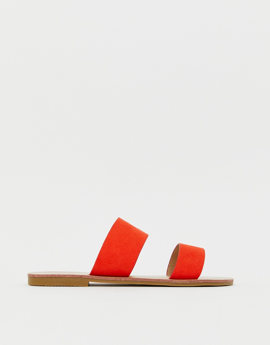 Klare røde flade sandaler med to remme fra Glamorous