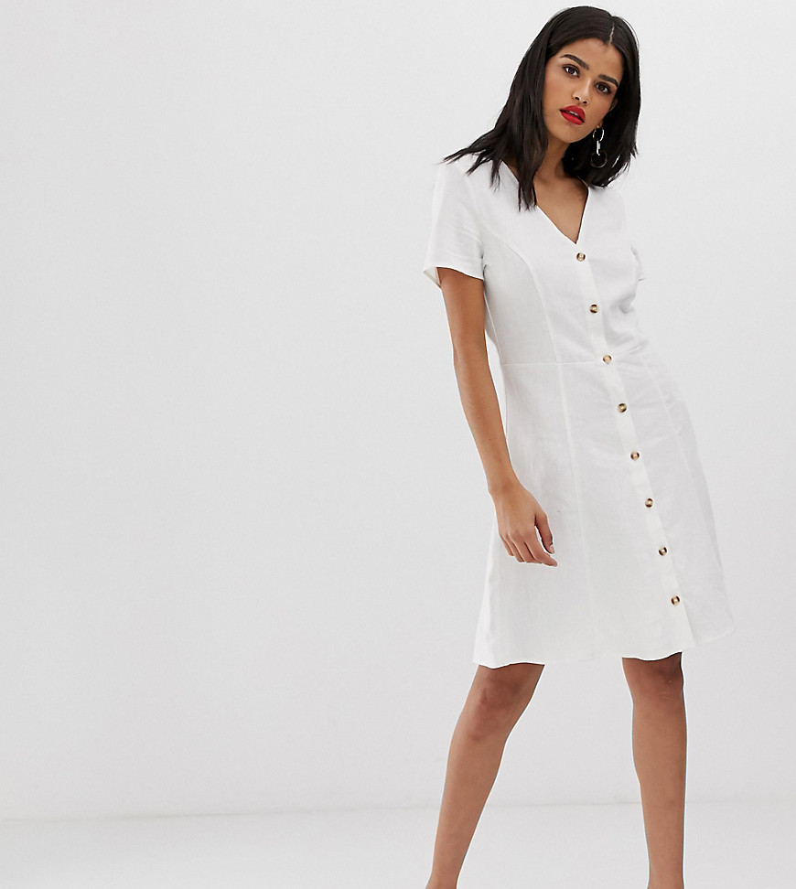 Knælang kjole med genemgående knapper fra Vero Moda Tall-Hvid