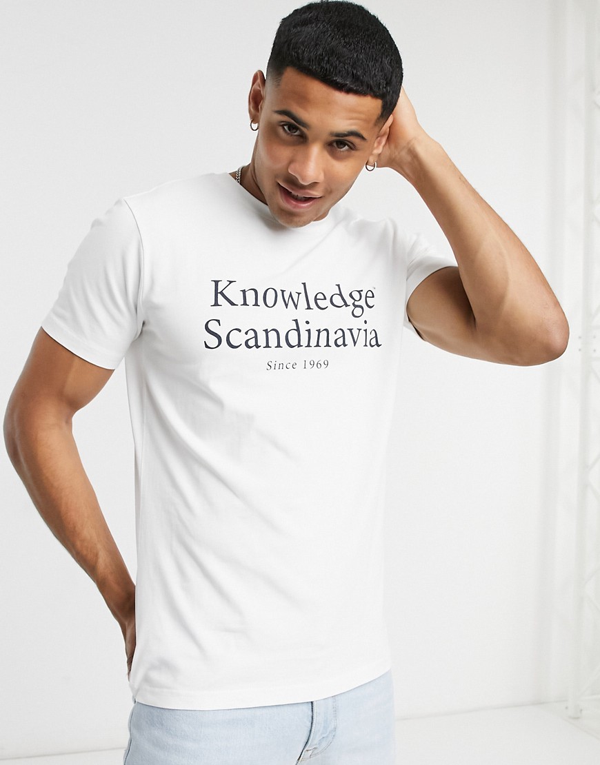 Knowledge Cotton Apparel - T-shirt van biologisch katoen met logo in wit