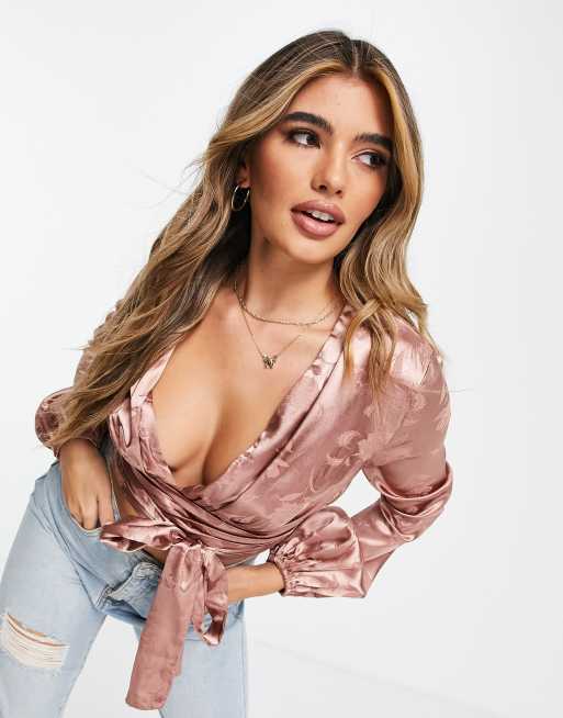 Koco & K - Diep uitgesneden crop top met volumineuze mouwen en gestrikte voorkant in lichtbruin met bloemenmotief