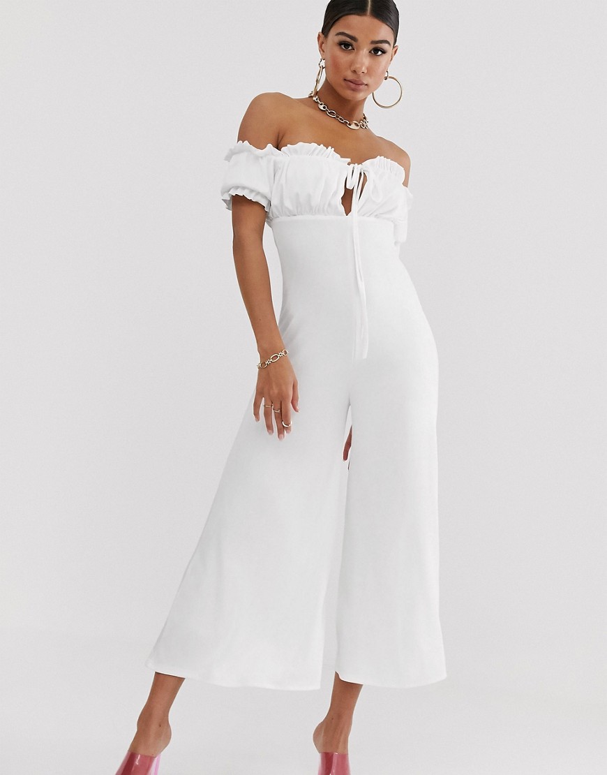 Koco & K — Hvid jumpsuit med culottebukser og off-shoulder snit