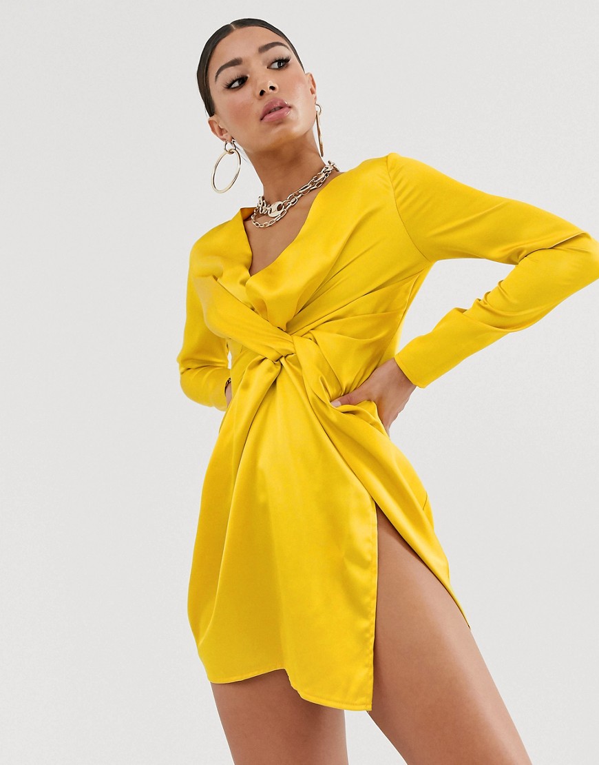Koco & K - Satijnen mini-jurk met geknoopte voorkant in geel