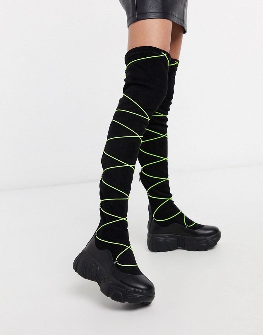 Koi Footwear – Cyber Fox – Svarta veganska lårhöga boots med fluorescerande skosnören