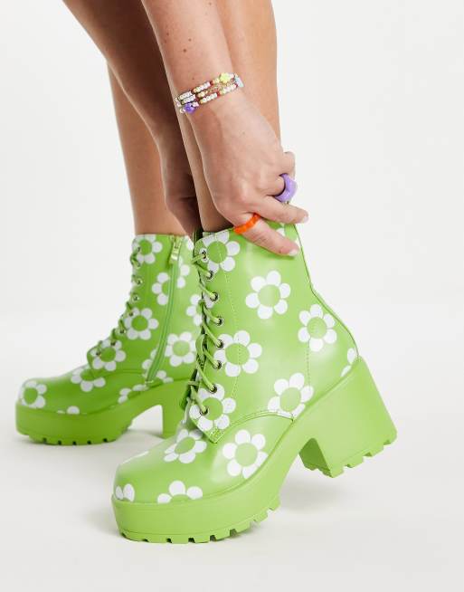 Koi Footwear – Orchis – Stiefel in Grün mit Blumenmuster und Plateausohle - LGREEN