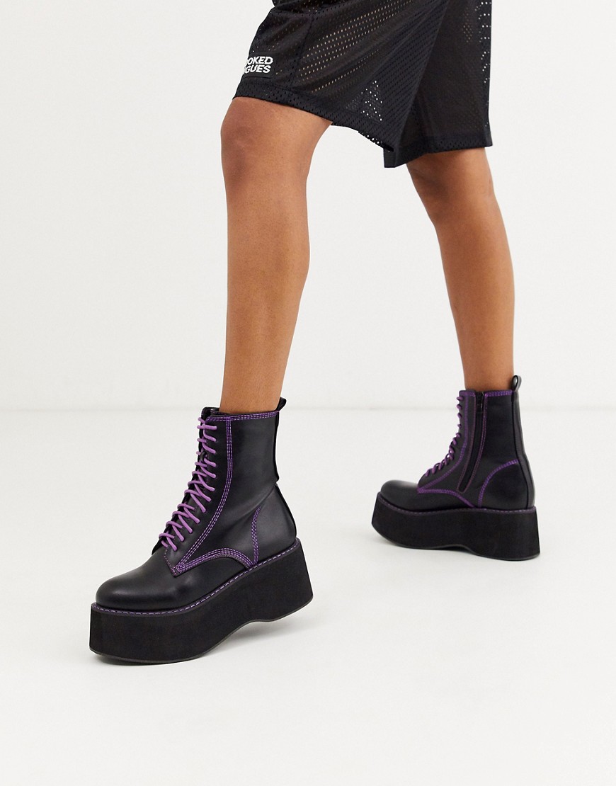 Koi Footwear - Veganistische enkellaarzen met vetersluiting, plateauzool en paarse stiksels in zwart