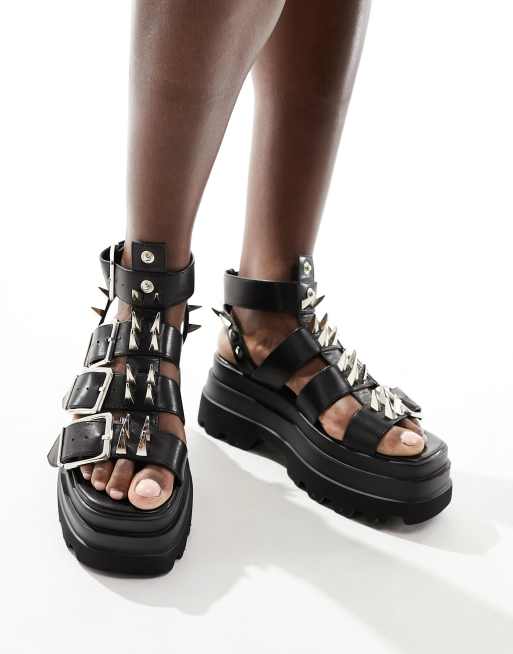 Koi – The Mage Resistor – Svarta gladiatorsandaler med nitar, 2 av 4