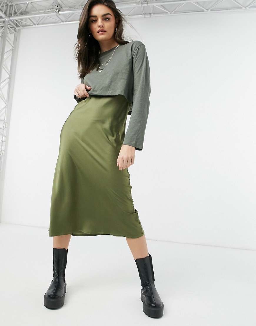 фото Комплект «2 в 1» из лонгслива и атласного платья-комбинации оливково-зеленого цвета allsaints beno-зеленый цвет