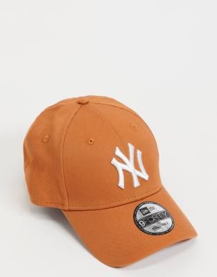 фото Коричневая бейсболка с логотипом команды "ny yankees" new era 9forty-оранжевый цвет