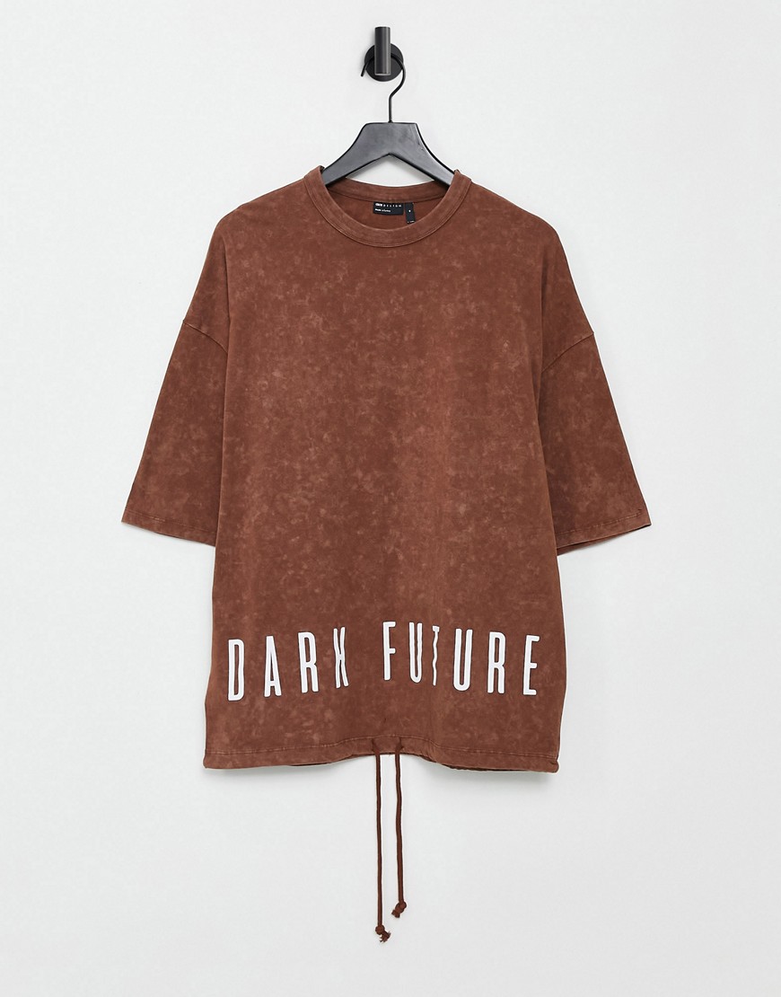 фото Коричневая oversized-футболка с текстовым принтом на спине и шнурком asos dark future-коричневый цвет