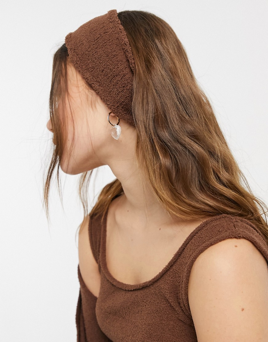фото Коричневая удобная повязка на голову из пушистого трикотажа от комплекта из 4 частей monki-коричневый цвет