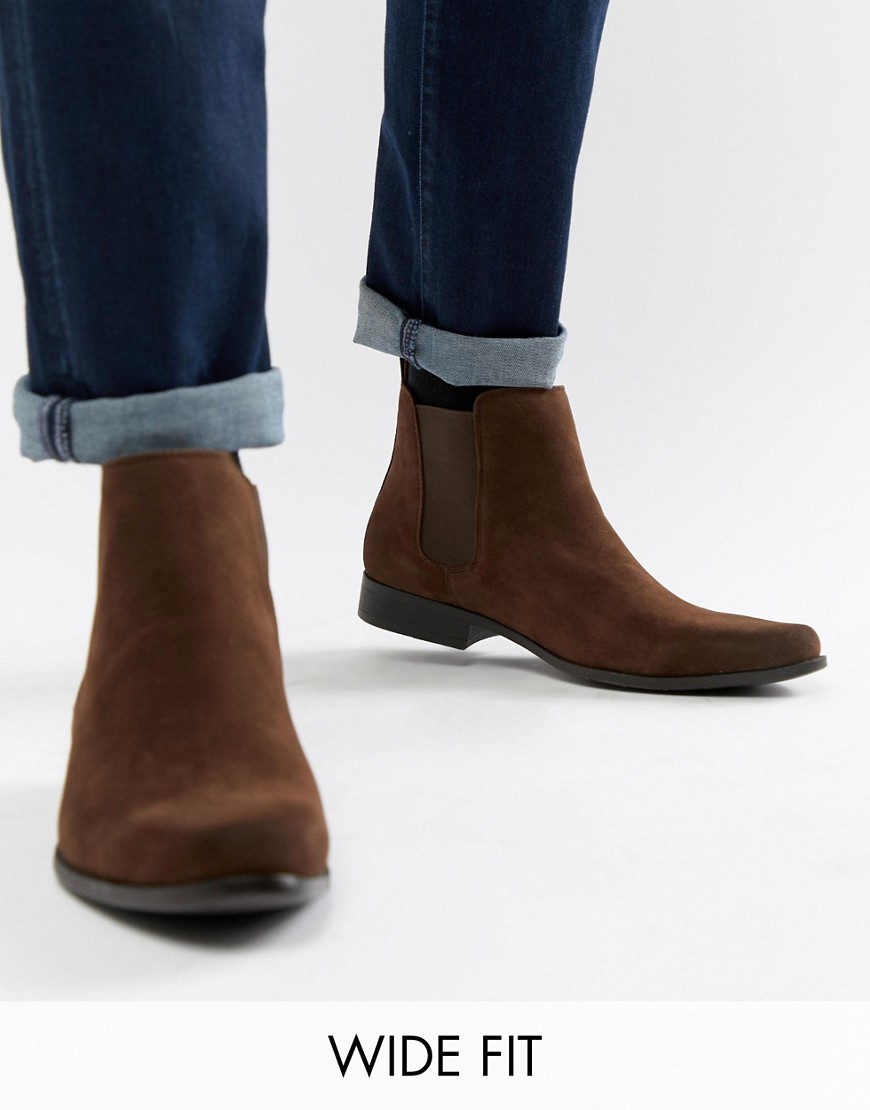 фото Коричневые ботинки челси из искусственной замши для широкой стопы asos design-коричневый