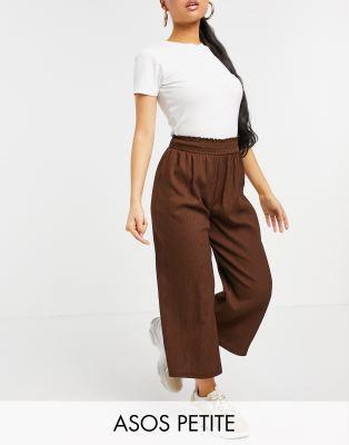 Брюки для миниатюрных Коричневые фактурные кюлоты со сборками на талии ASOS DESIGN Petite-Коричневый цвет