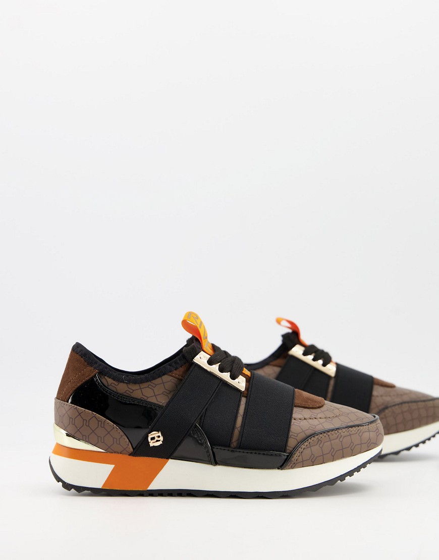 фото Коричневые кроссовки для бега с бандажными ремешками и монограммой river island-коричневый цвет
