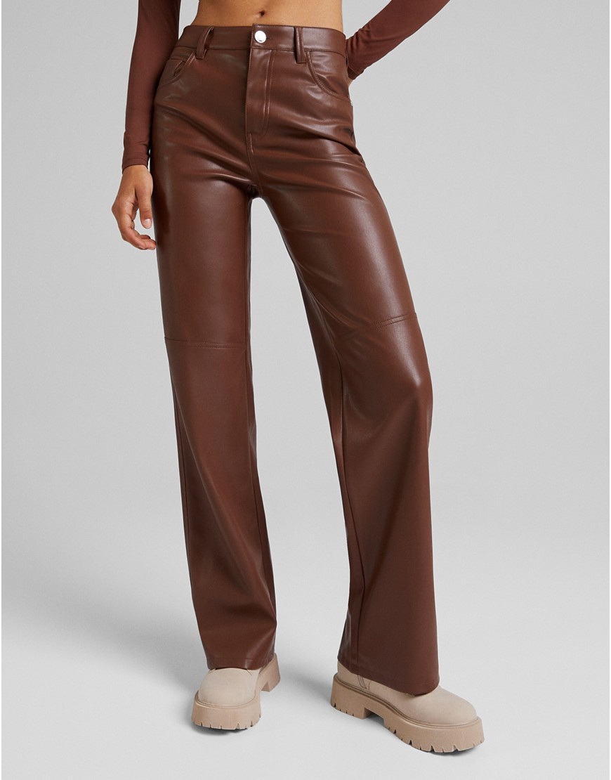 Коричневые прямые брюки из искусственной кожи -Коричневый цвет Bershka 113159173