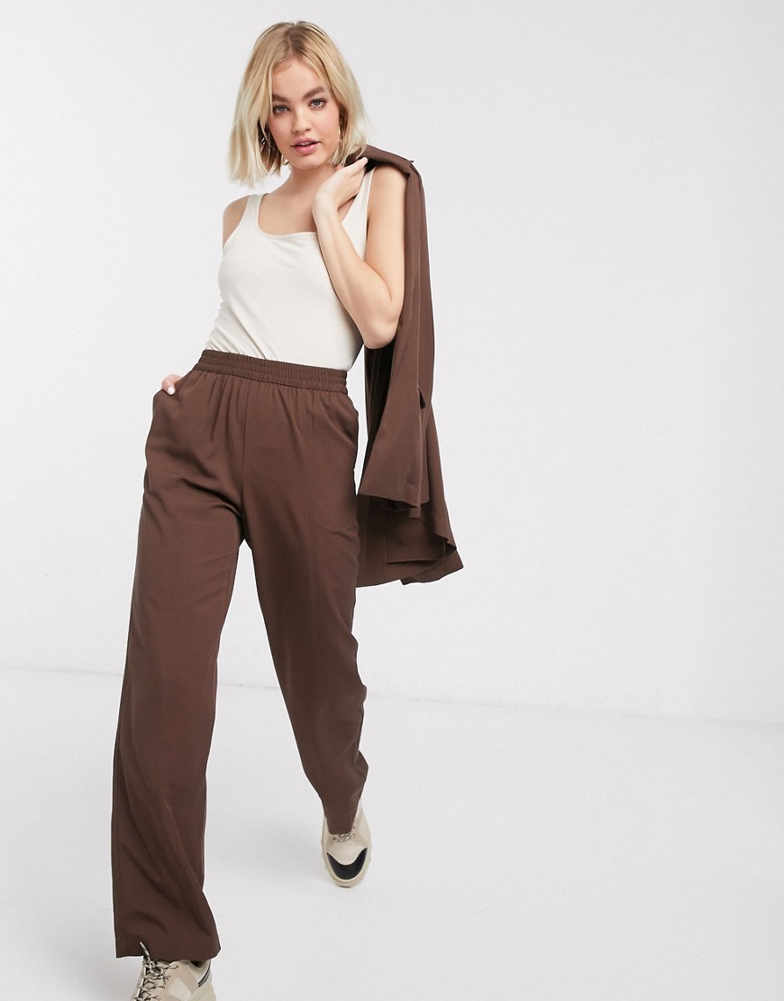 фото Коричневые свободные брюки широкого кроя monki-коричневый