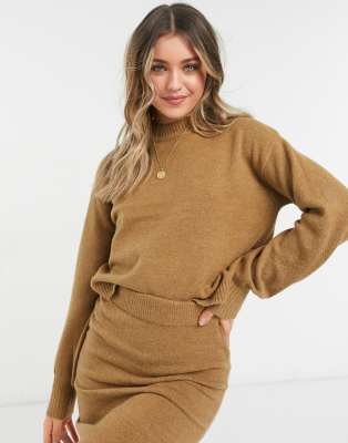 Одежда в стиле casual  Asos Коричневый джемпер для дома из мягкого трикотажа с высоким воротом Pieces (от комплекта)-Коричневый цвет