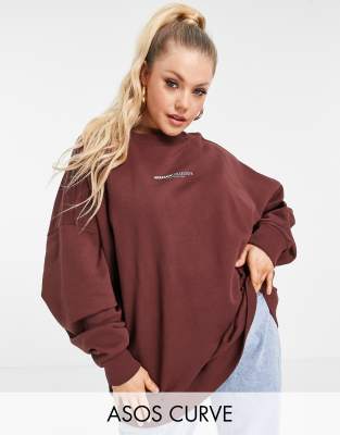 фото Коричневый свитшот в стиле oversized с логотипом на спинке asos weekend collective curve-коричневый цвет