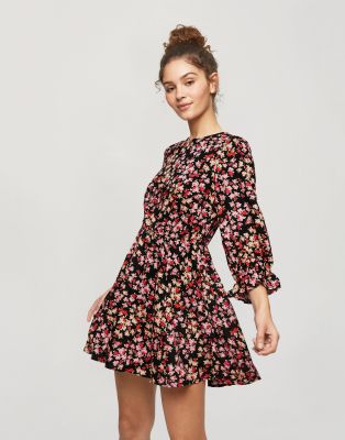 фото Короткое приталенное платье с цветочным принтом miss selfridge-черный цвет