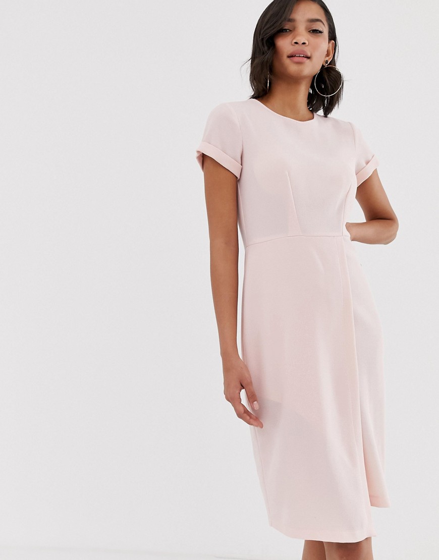 Kortærmet kjole i sart lyserød med slå-om detalje fra Closet London-Pink