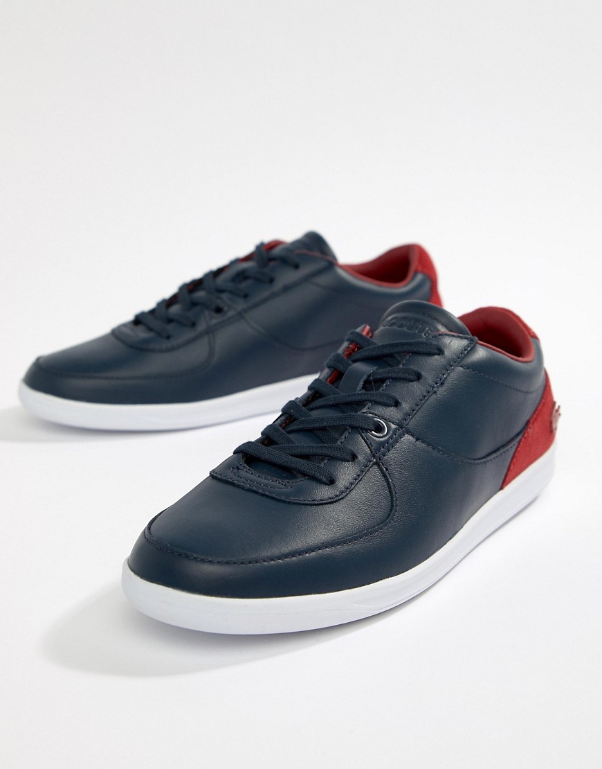 фото Кожаные кроссовки в минималистском стиле с элементами темно-синего и красного цвета lacoste-темно-синий