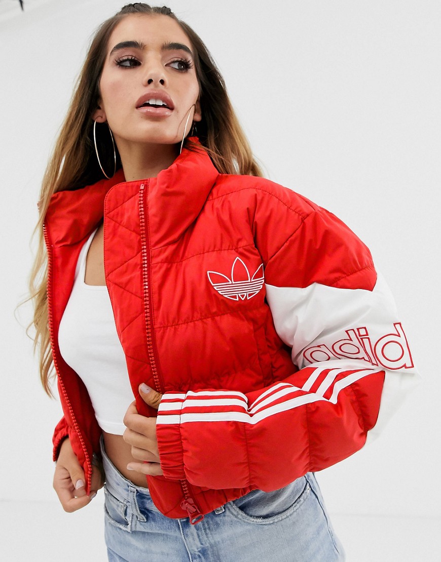 фото Красная короткая дутая куртка adidas originals-красный