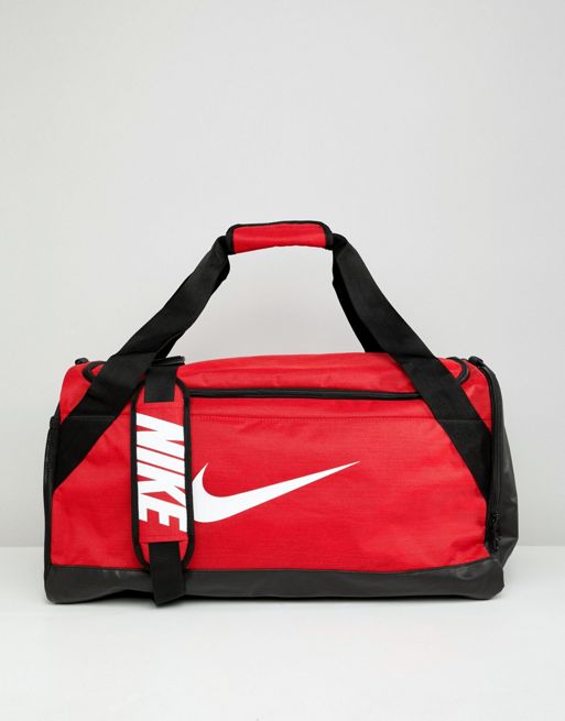 Красная спортивная сумка