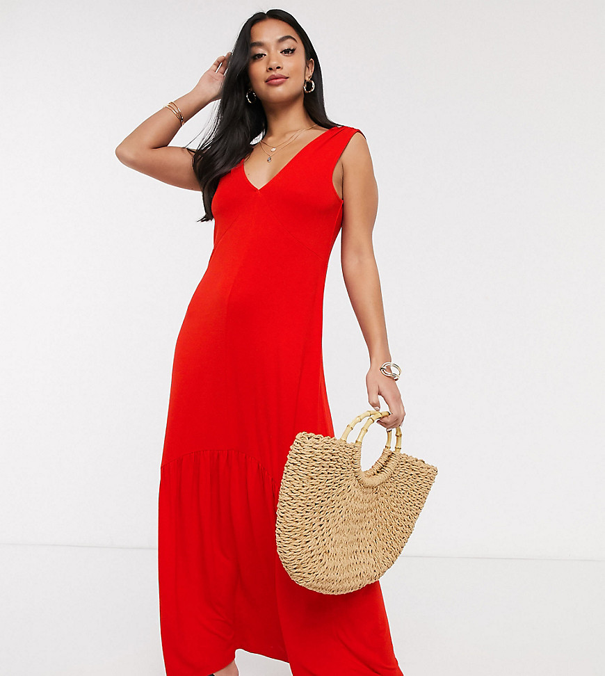 фото Красное платье макси с v-образным вырезом эксклюзивно для asos design petite-красный asos petite