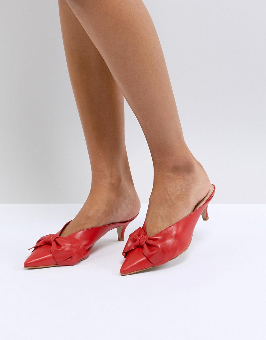 фото Красные кожаные туфли на каблуке-рюмочка с бантиками carvela acacia-красный