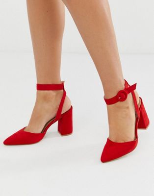 Красные ботинки на каблуке