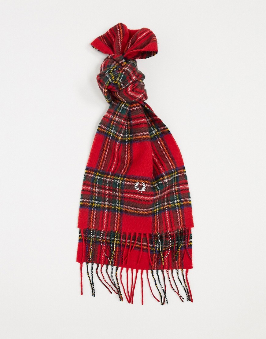 фото Красный шерстяной шарф в шотландскую клетку fred perry