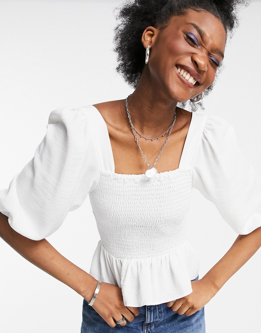 фото Кремовая блузка с присборенным лифом и объемными рукавами new look-белый