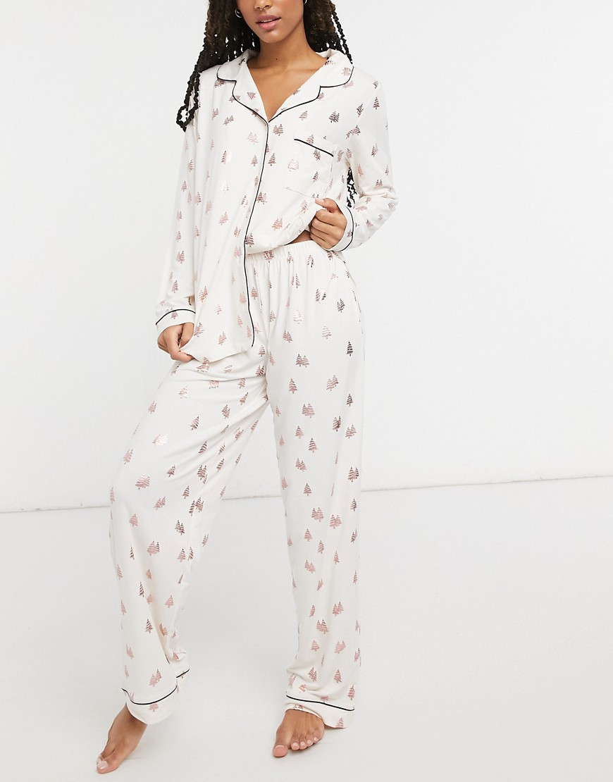 фото Кремовая пижама с принтом в виде елочек с эффектом «металлик» chelsea peers-кремовый