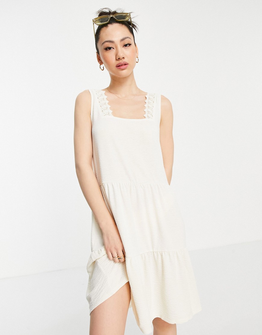 Кремовое ярусное платье мини с кружевом -Белый Vero Moda 11779285