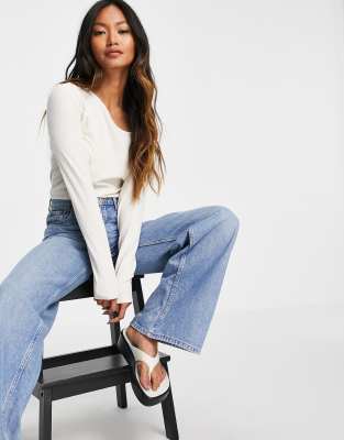 Кремовый лонгслив в рубчик с асимметричным вырезом -Белый Vero Moda 11526362