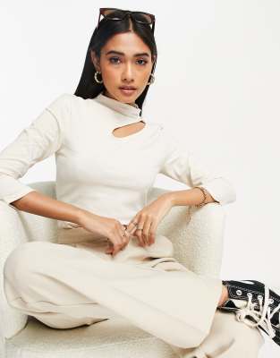 Кремовый топ с высоким воротником и вырезом Vero Moda-Белый