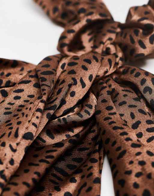 https://images.asos-media.com/products/kristin-ess-hair-the-scrunchie-scarf-set-cheetah/204859955-3?$n_640w$&wid=513&fit=constrain