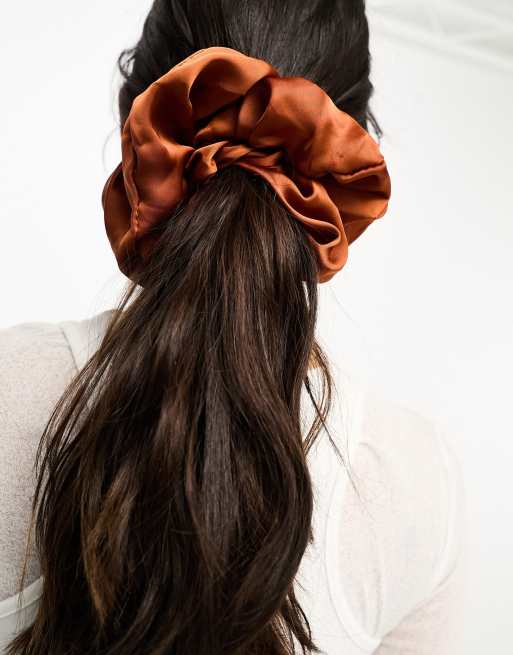 Kristin Ess - The Oversized Scrunchie in roestbruin