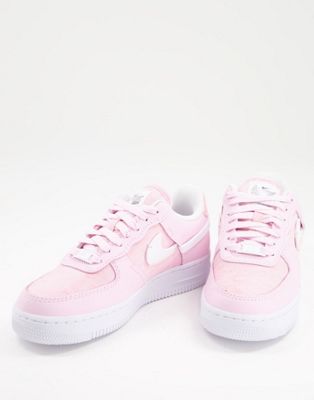 Кроссовки розового цвета