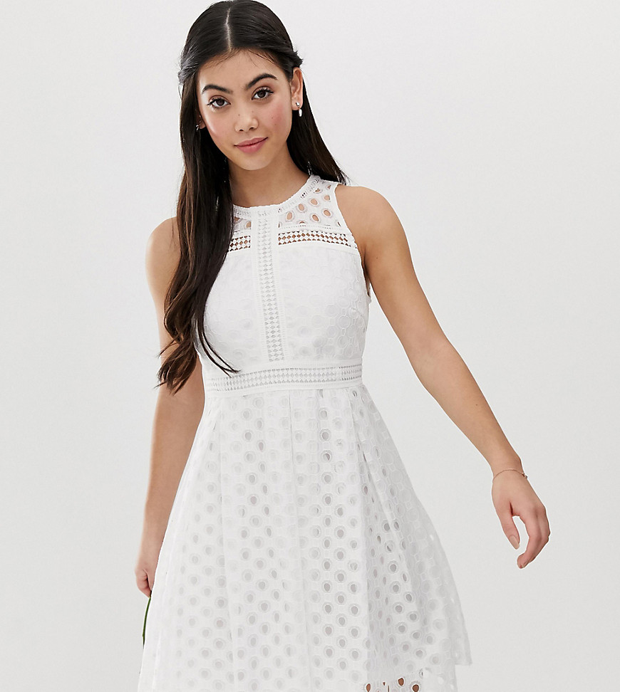 фото Кружевное короткое приталенное платье y.a.s petite bridal-белый