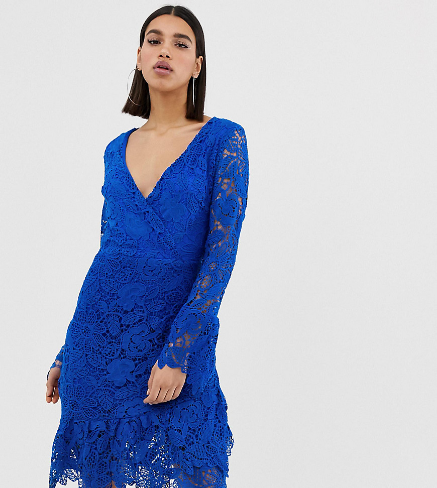 фото Кружевное платье миди кобальтового синего цвета с оборкой по краю missguided-синий