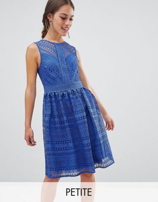фото Кружевное приталенное платье миди для выпускного little mistress petite-синий